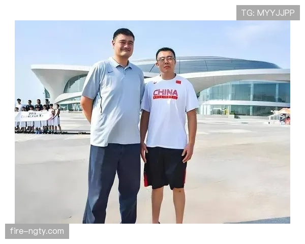 姚明穿得像邻居，出手像银行